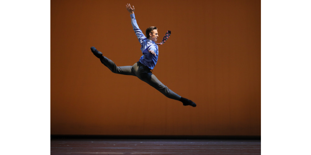 „The New 45“ von Richard Siegal / Herbst-Matinee der Heinz-Bosl-Stiftung, Tanz: Apolline Hartz und Guillermo González Maroto vom Bayerischen Junior Ballett München