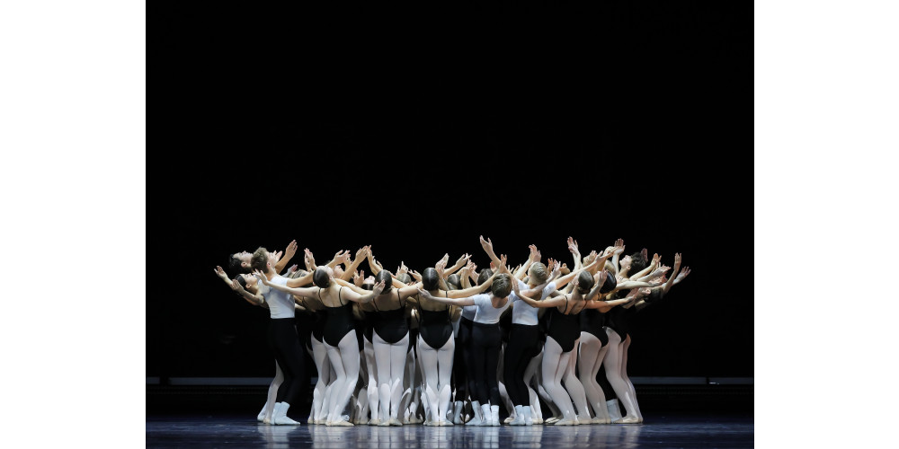 „The New 45“ von Richard Siegal / Herbst-Matinee der Heinz-Bosl-Stiftung, Tanz: Apolline Hartz und Guillermo González Maroto vom Bayerischen Junior Ballett München