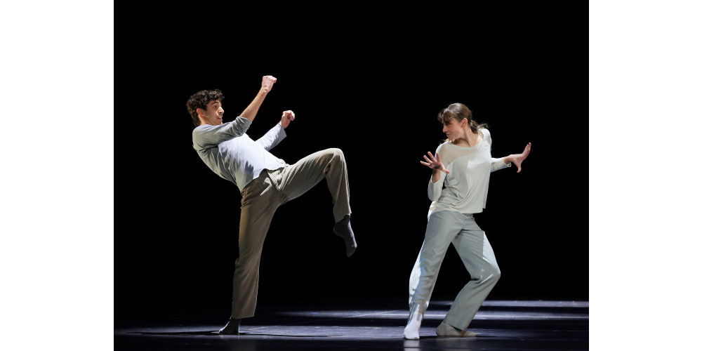 „The New 45“ von Richard Siegal / Herbst-Matinee der Heinz-Bosl-Stiftung, Tanz: Apolline Hartz und Guillermo González Maroto vom Bayerischen Junior Ballett München